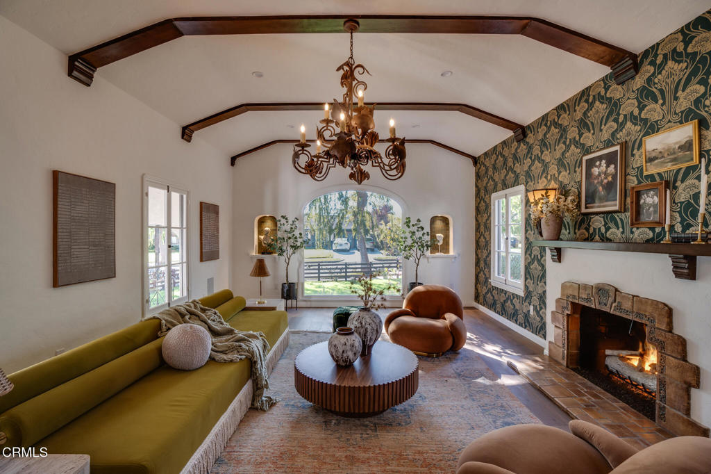 2026 Stratford Avenue