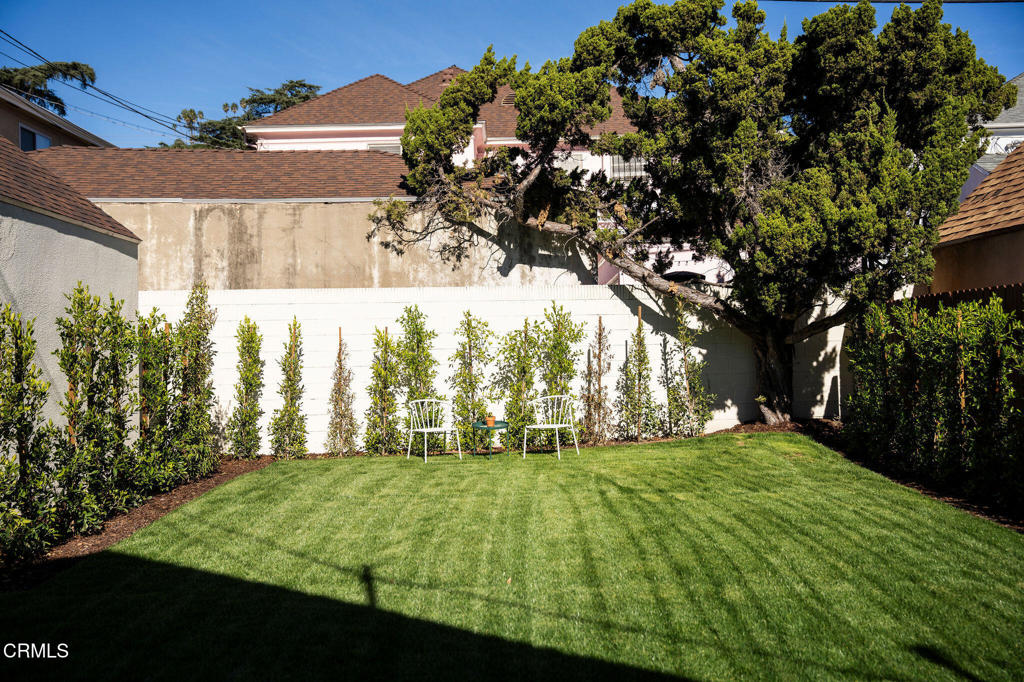 3465 Rowena Avenue