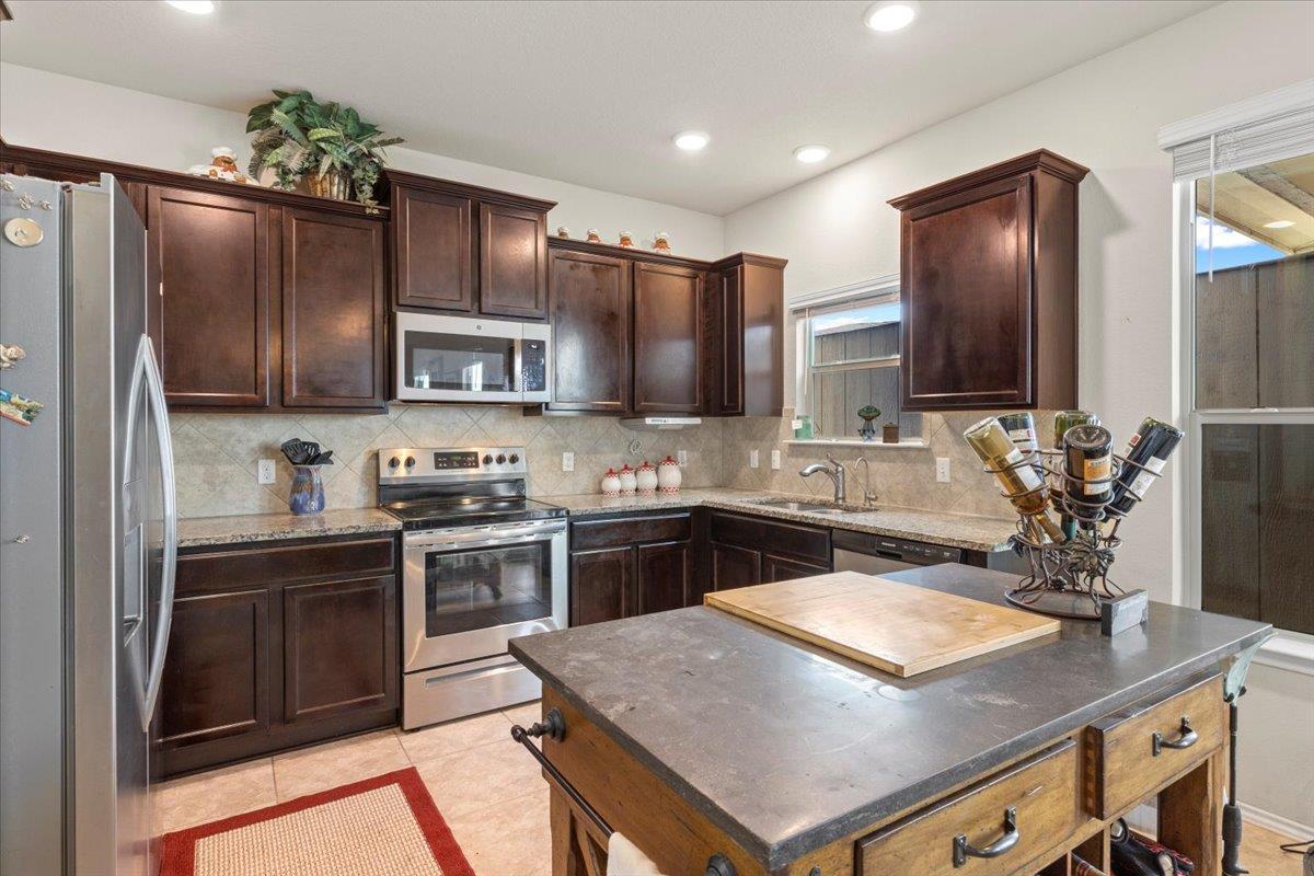 212 Plata LN