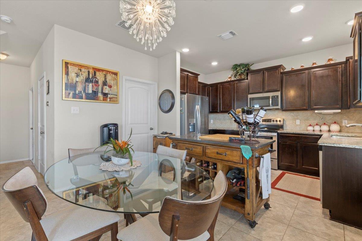 212 Plata LN