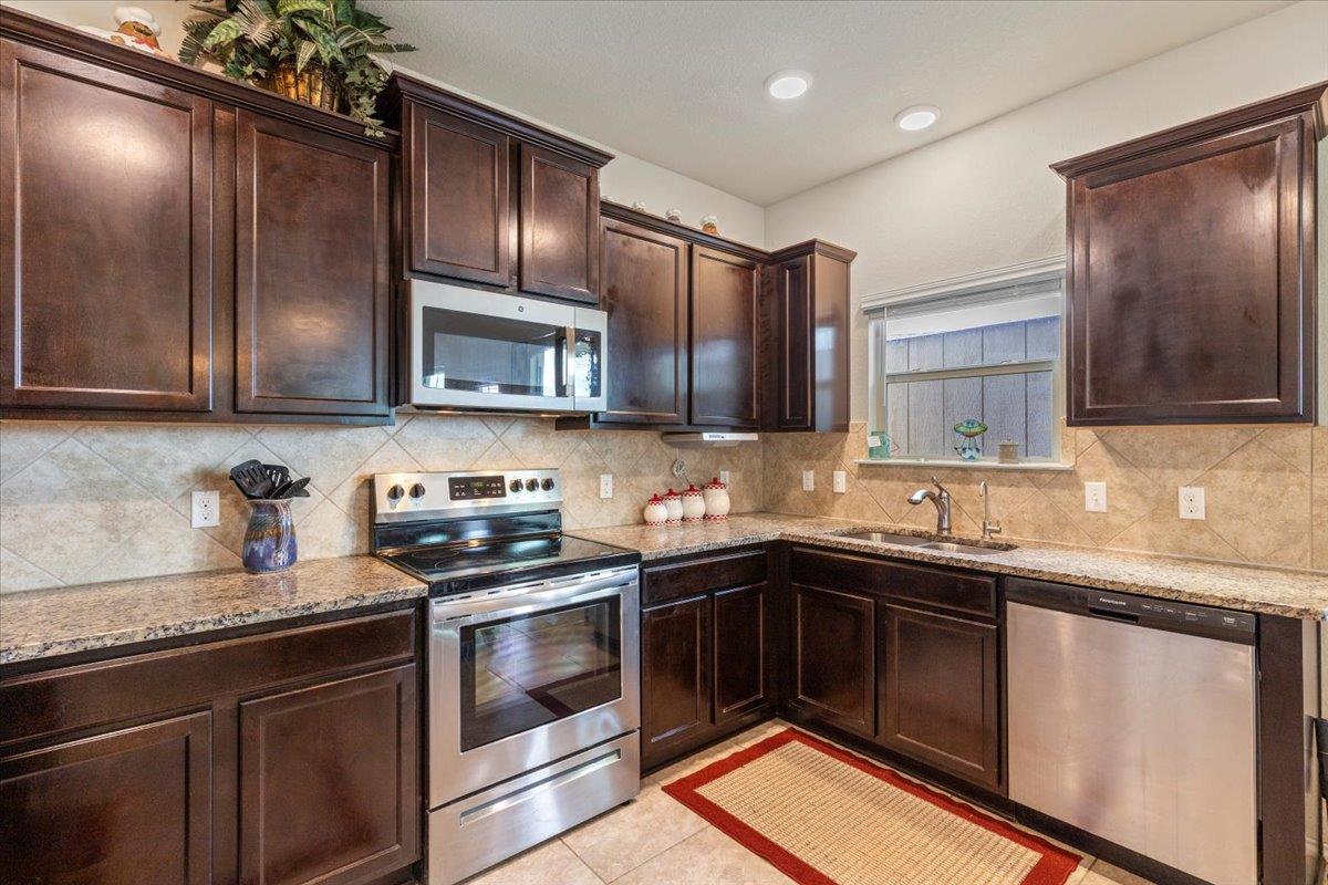 212 Plata LN