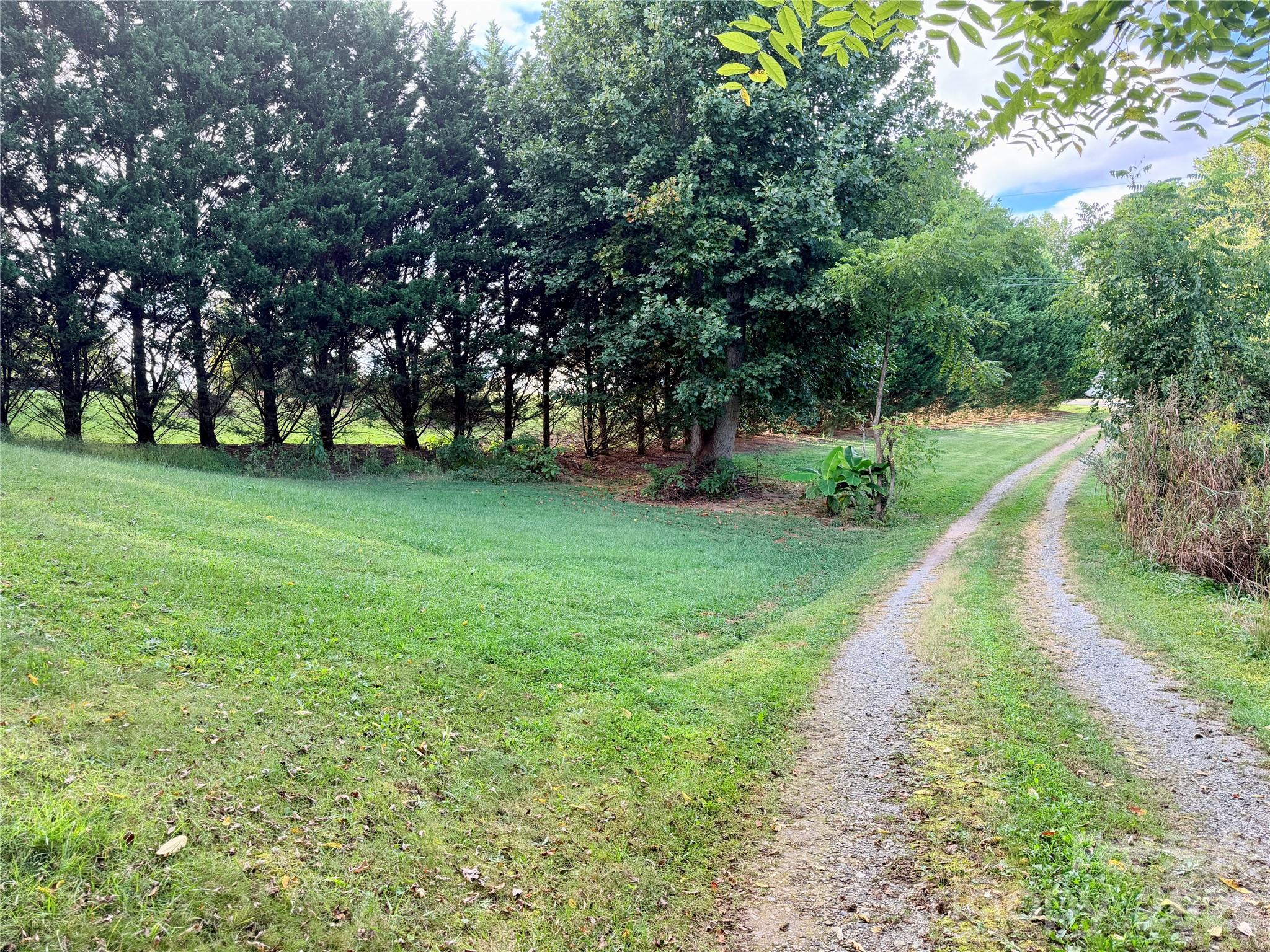 173 & 175 Dix Creek Chapel Road