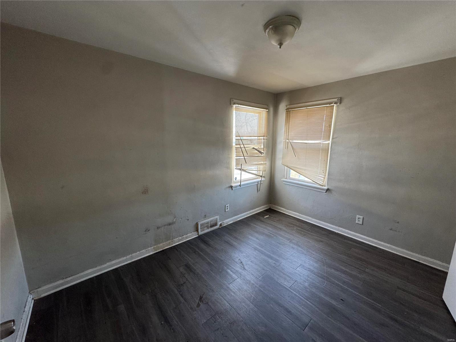 6343 Evergreen Boulevard