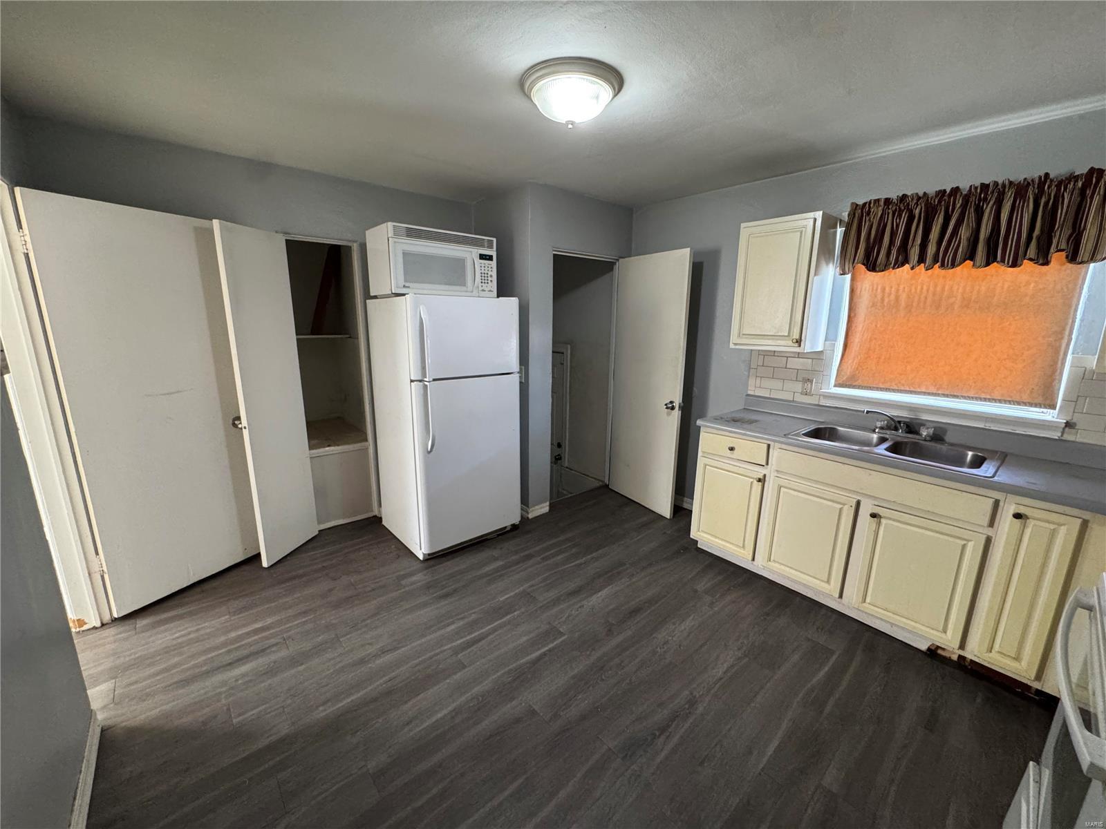 6343 Evergreen Boulevard