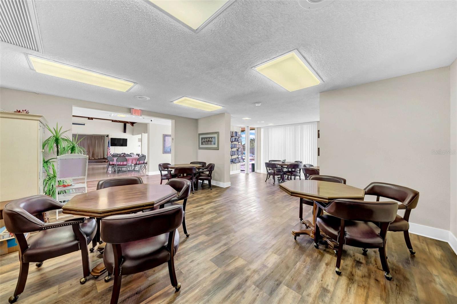 4647 LAKE VILLA DR
