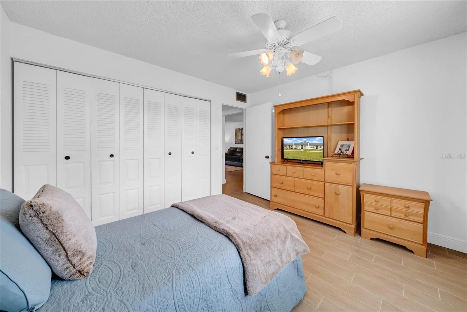 4647 LAKE VILLA DR
