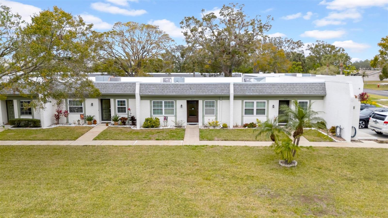 4647 LAKE VILLA DR