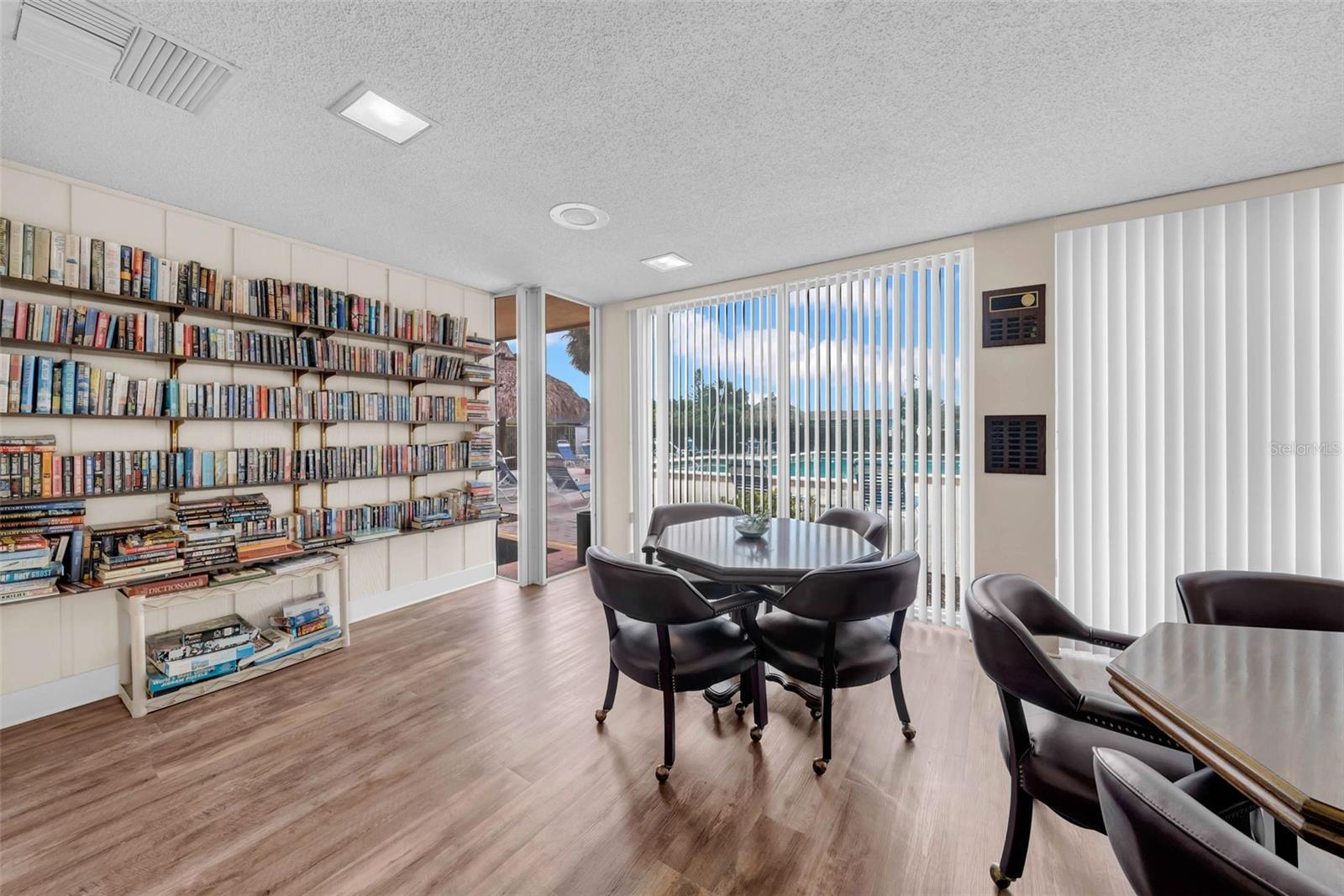 4647 LAKE VILLA DR