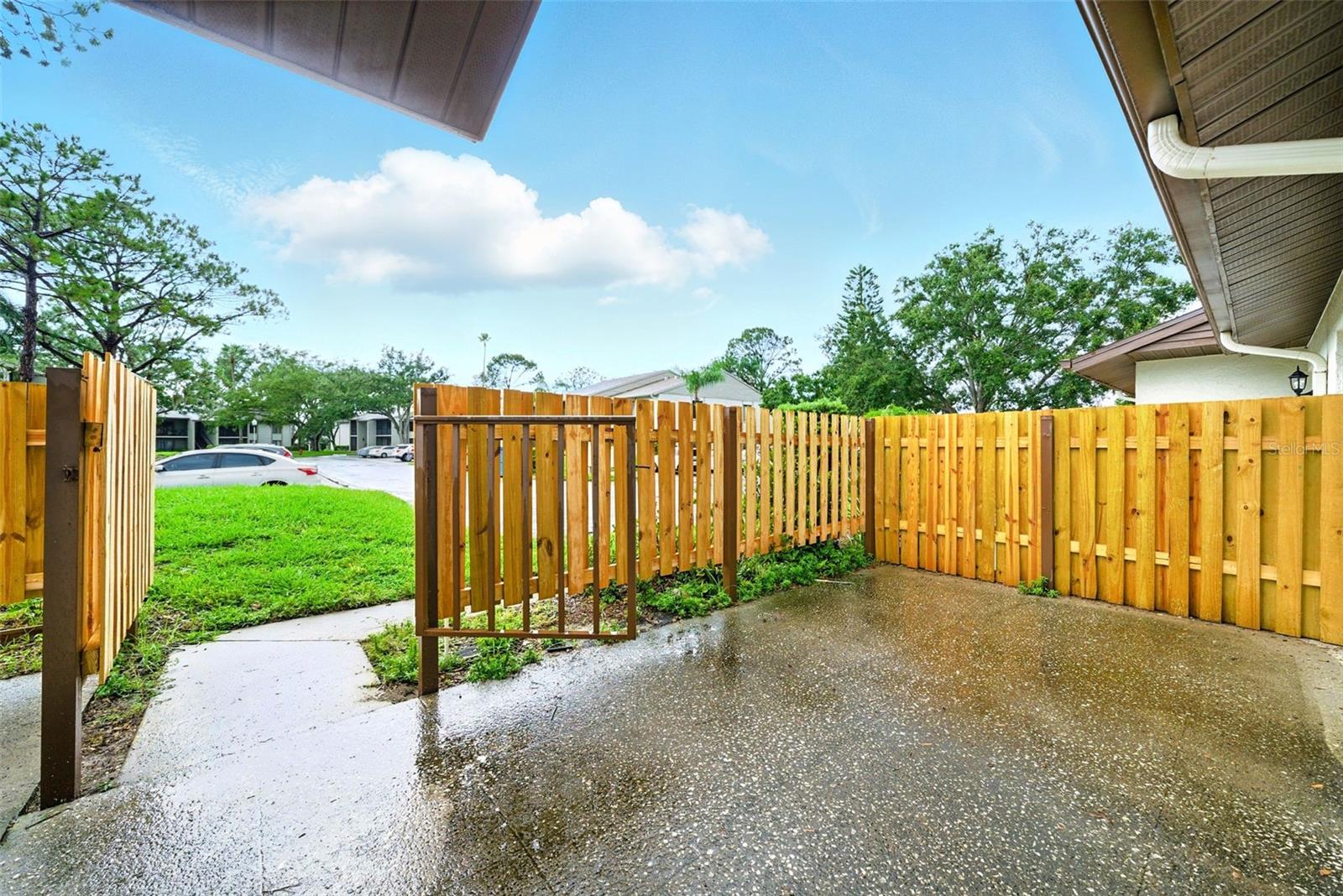 1725 PINE RIDGE WAY E #C