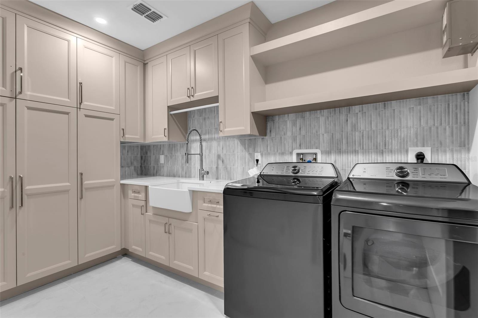 455 PINELLAS BAYWAY S #2B