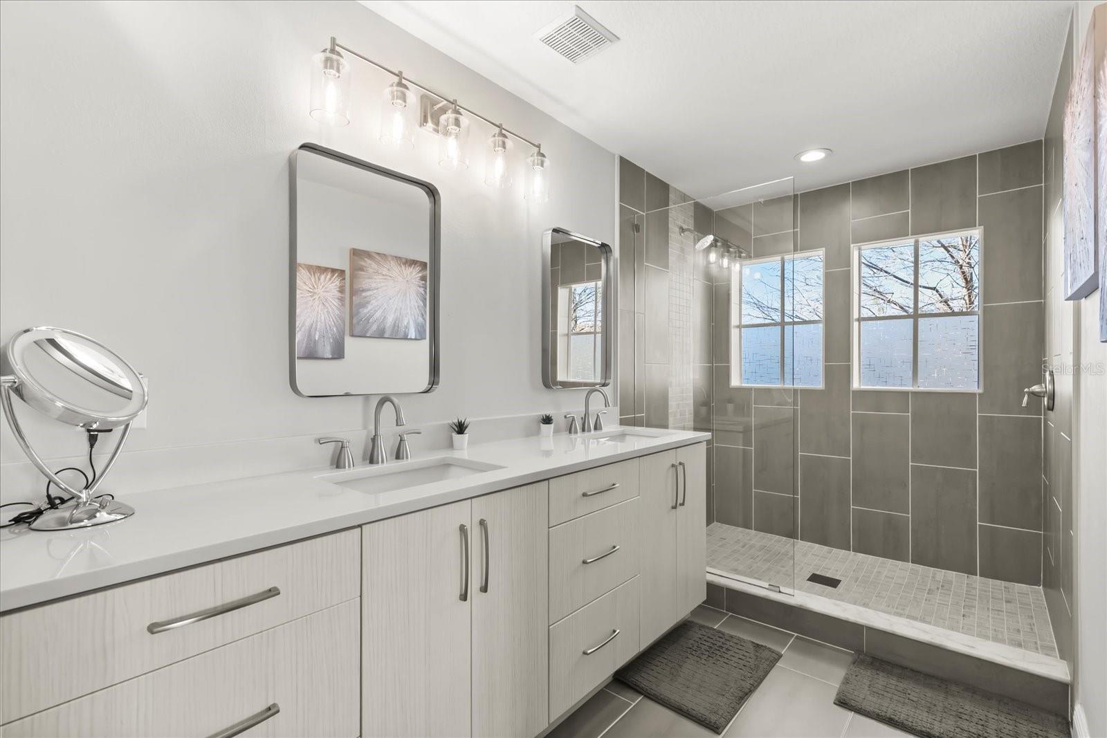 171 VALENCIA CIR