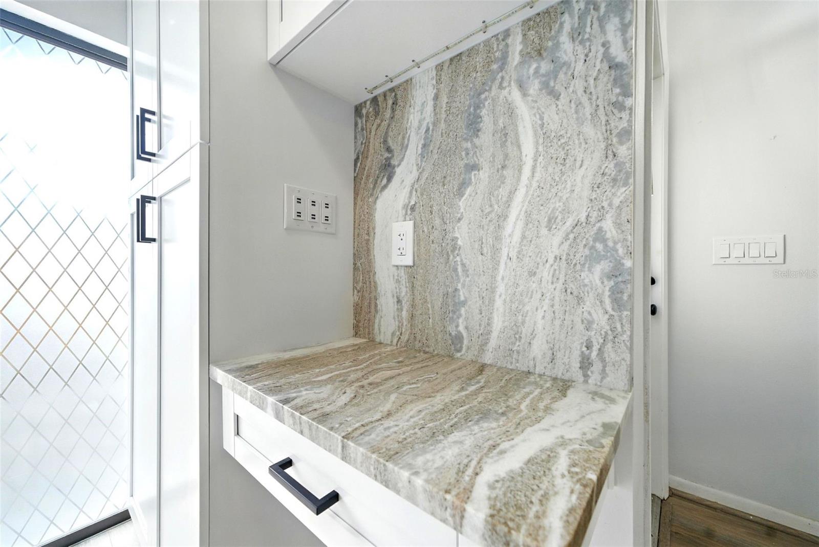 1725 PINE RIDGE WAY E #E