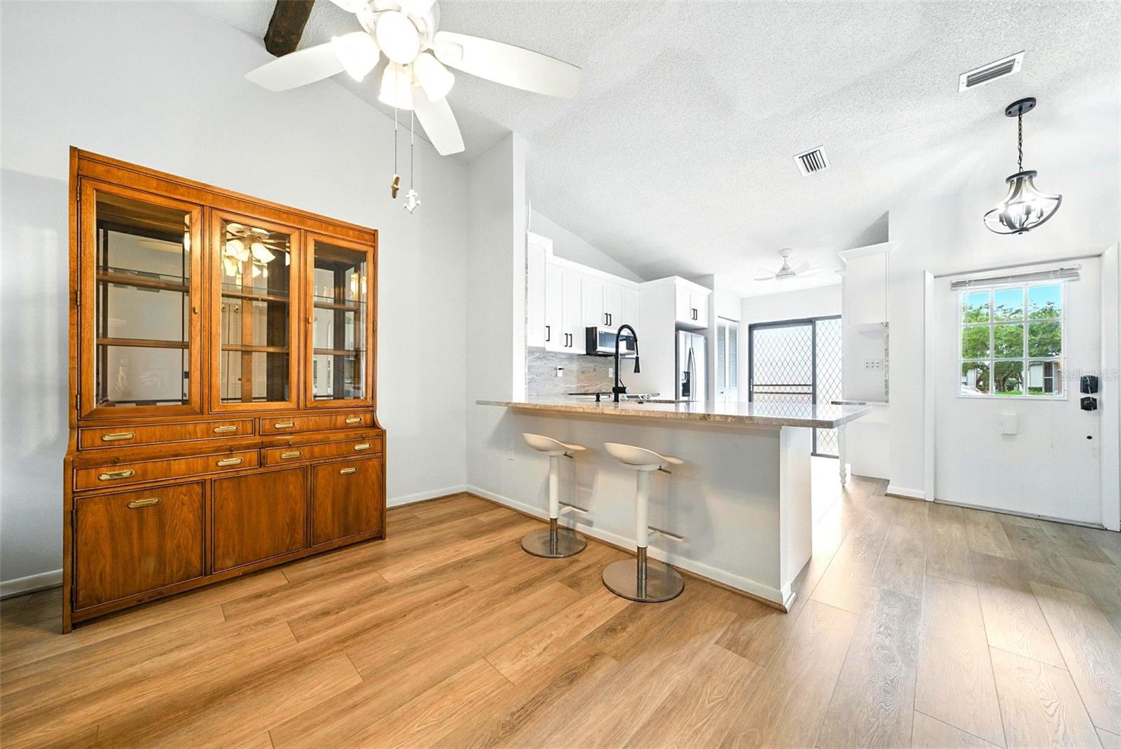 1725 PINE RIDGE WAY E #518E