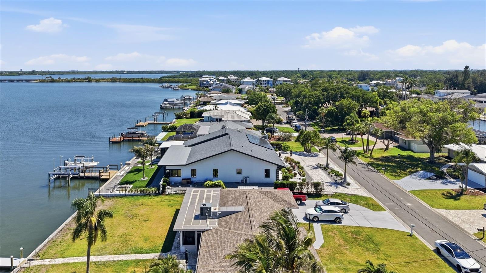 5207 BAY STATE RD