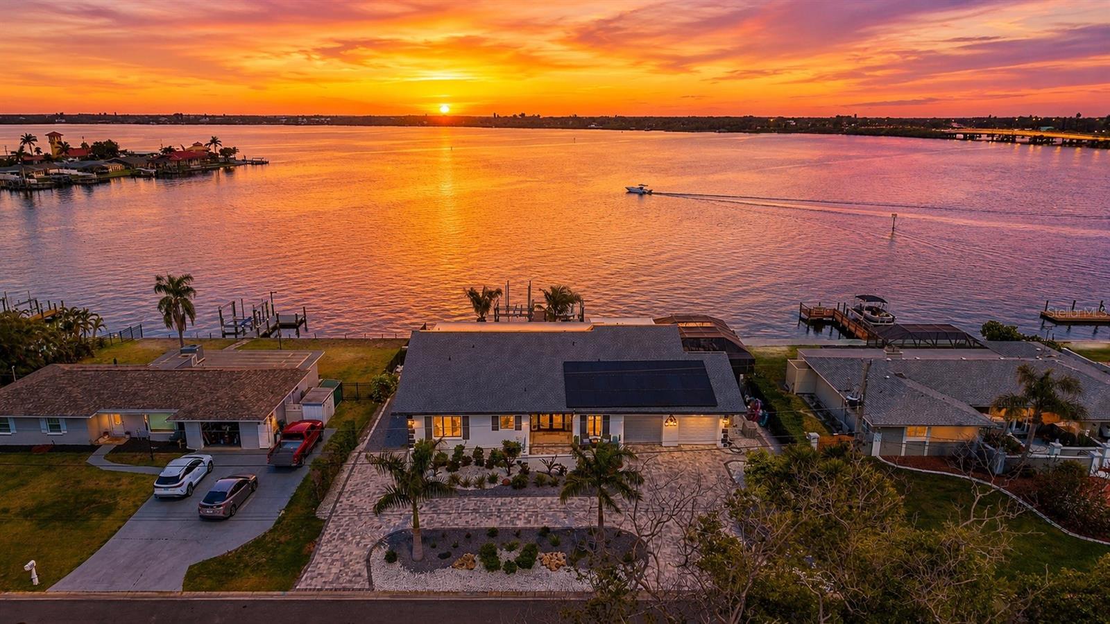 5207 BAY STATE RD