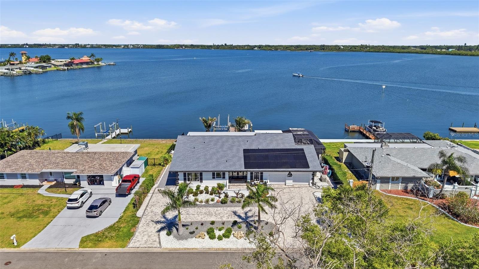 5207 BAY STATE RD