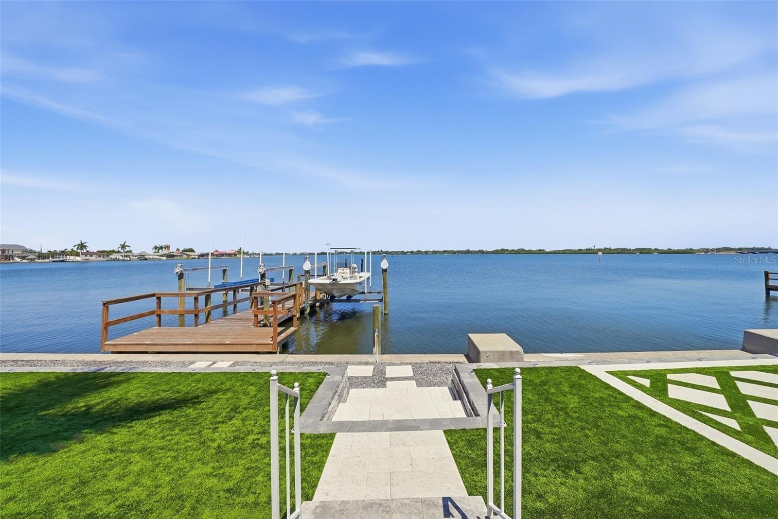 5207 BAY STATE RD