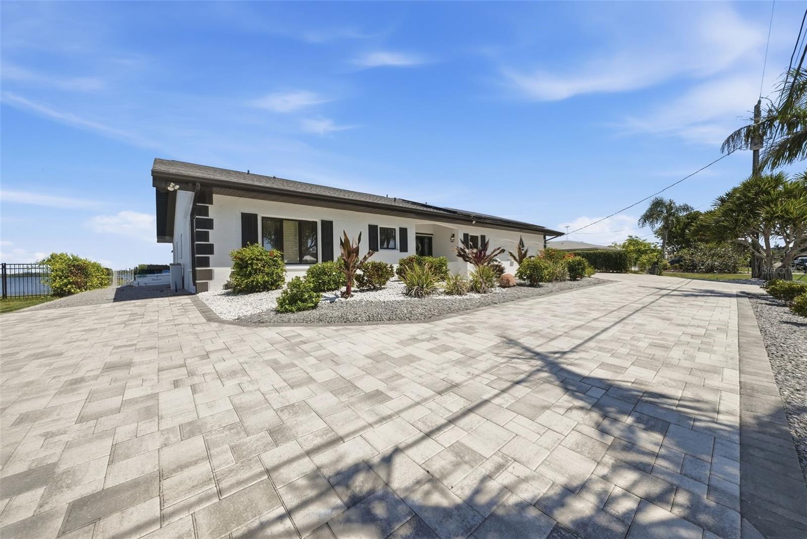 5207 BAY STATE RD