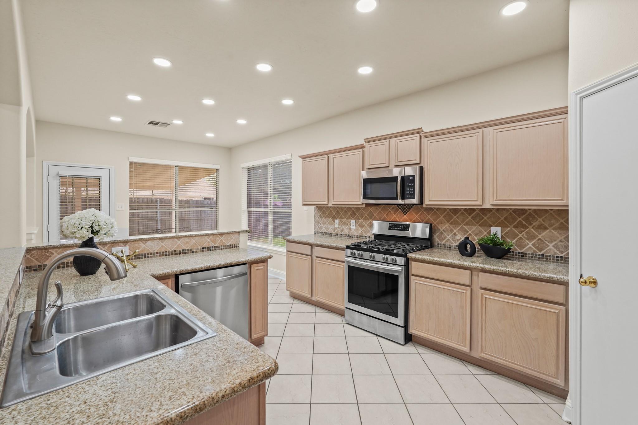 3519 Stratford Plaza Lane