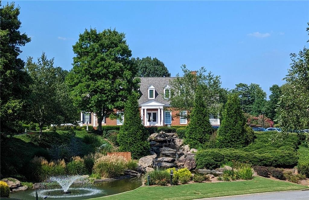 730 Vinings Estates Drive SE