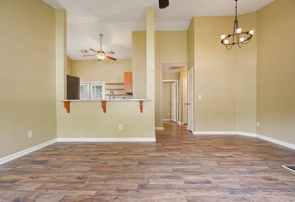 517 Oakleaf Court