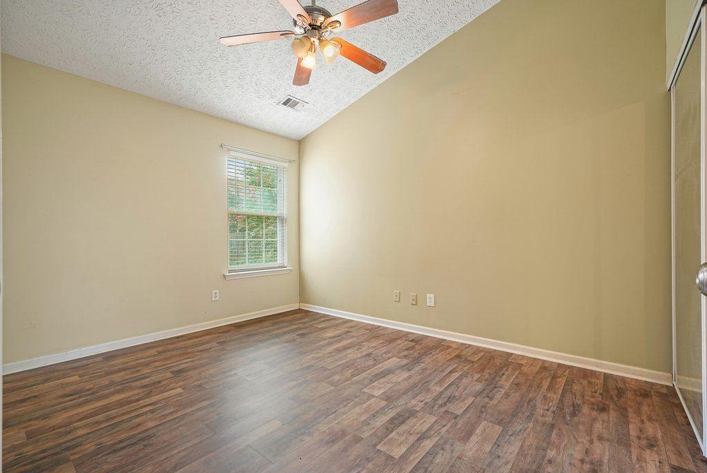 517 Oakleaf Court
