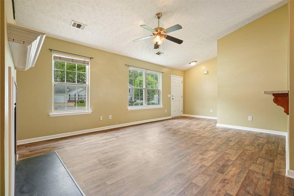 517 Oakleaf Court
