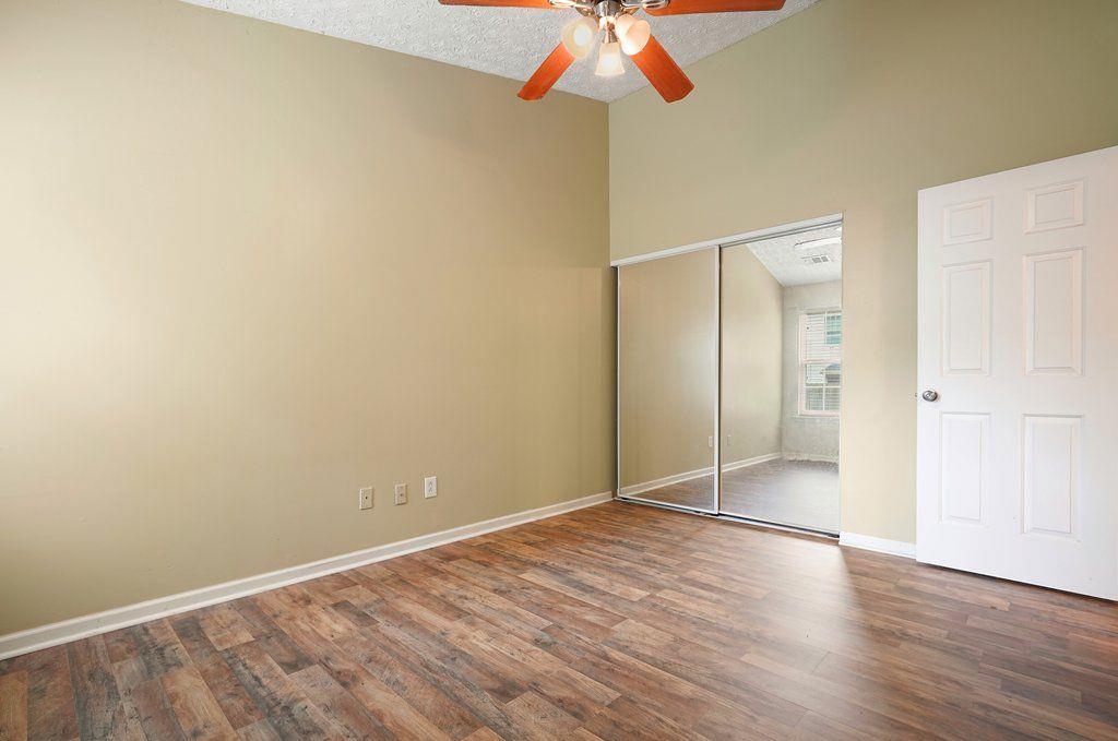 517 Oakleaf Court