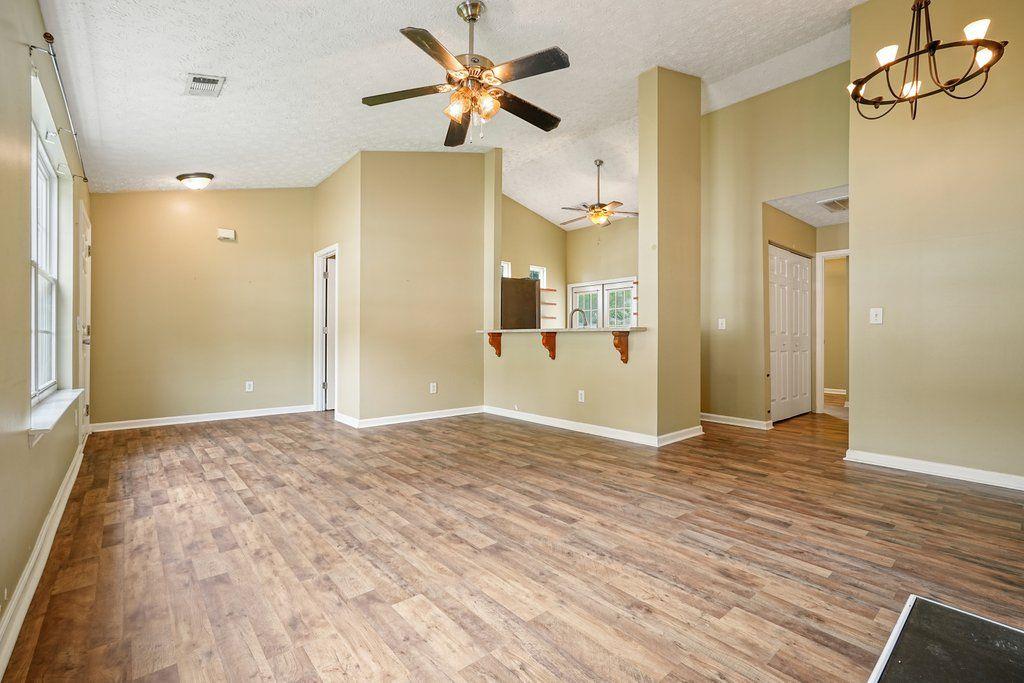517 Oakleaf Court