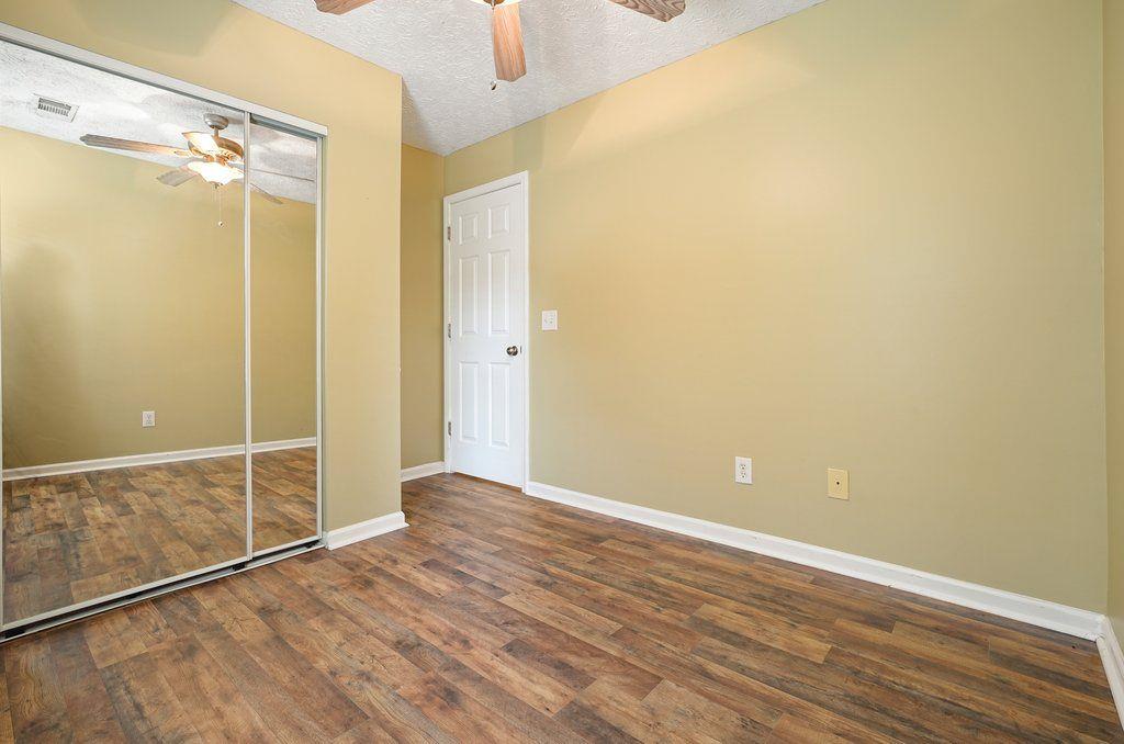 517 Oakleaf Court