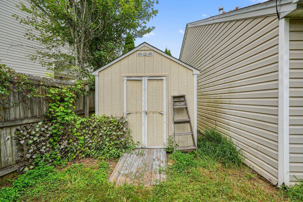 517 Oakleaf Court