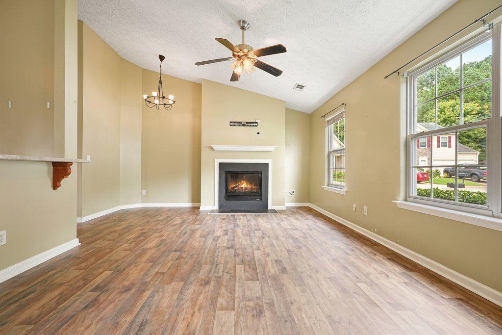 517 Oakleaf Court