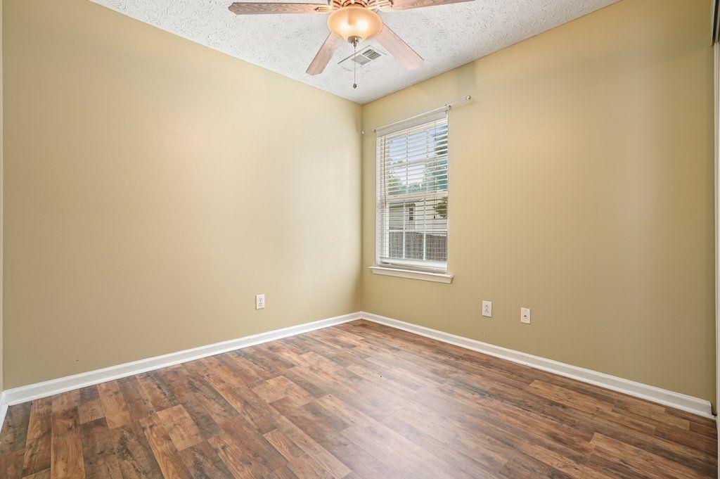 517 Oakleaf Court
