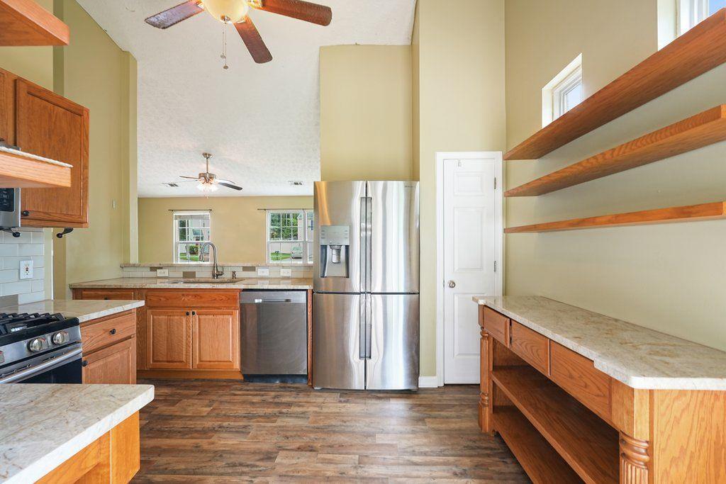 517 Oakleaf Court