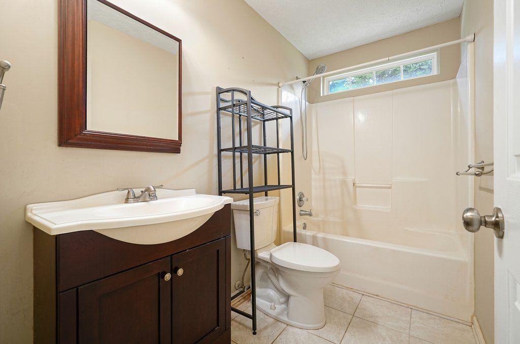 517 Oakleaf Court