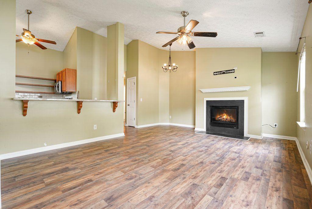 517 Oakleaf Court