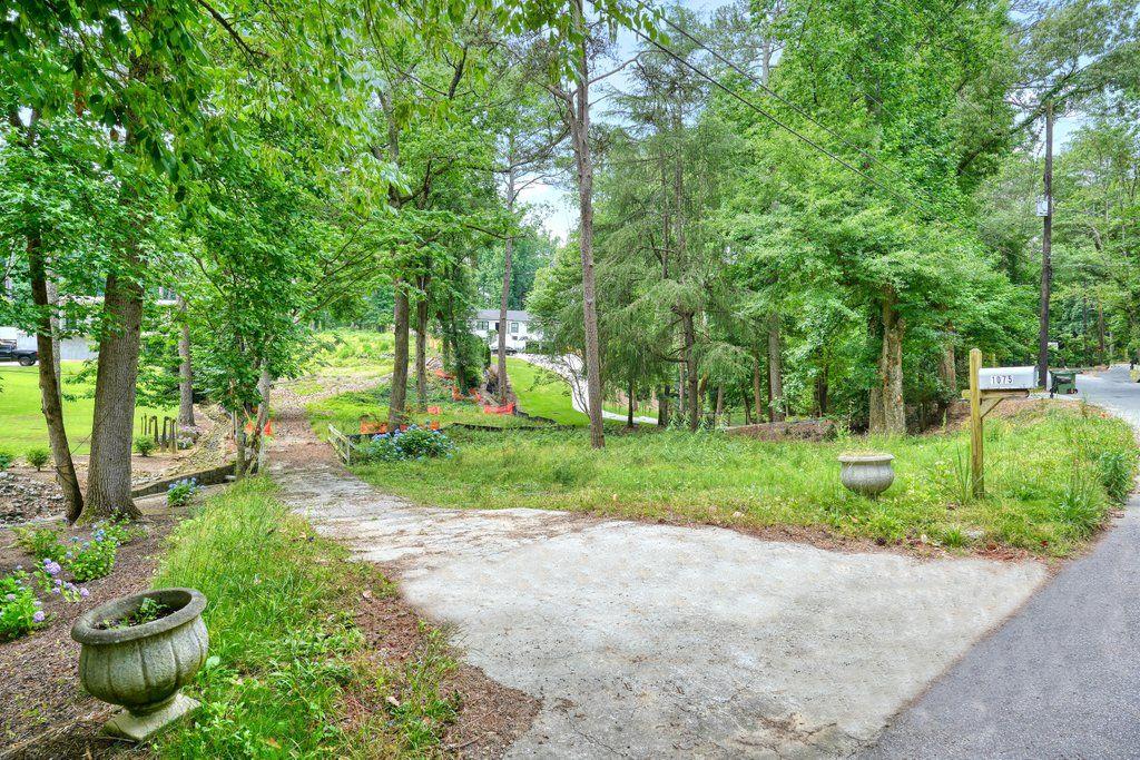 1075 Ferncliff Road NE