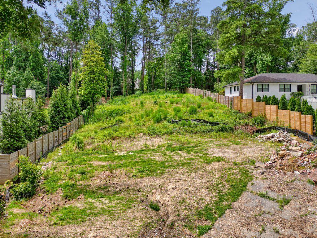 1075 Ferncliff Road NE