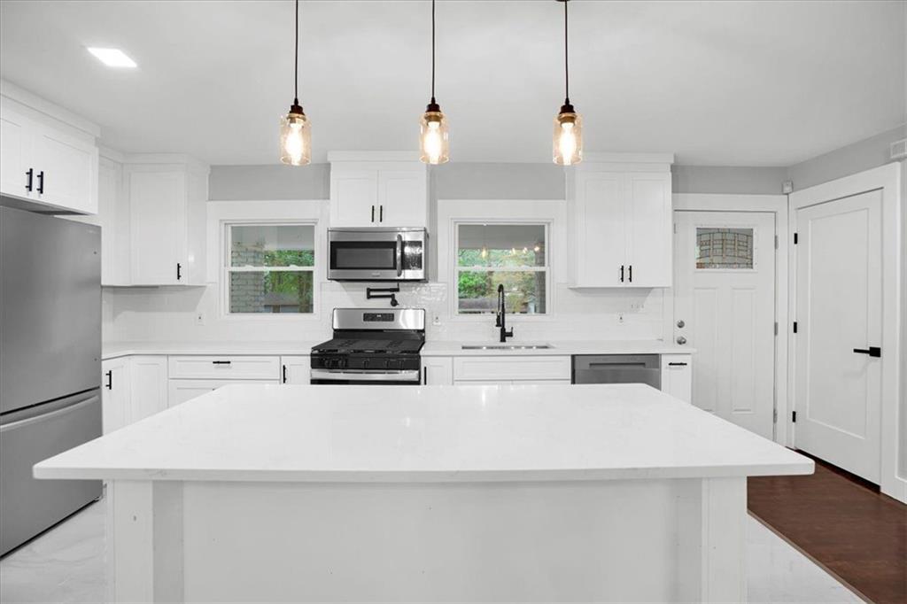 2271 Cresta Drive