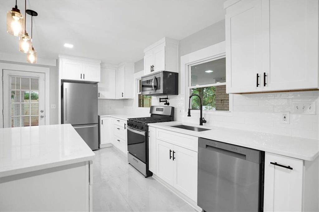 2271 Cresta Drive