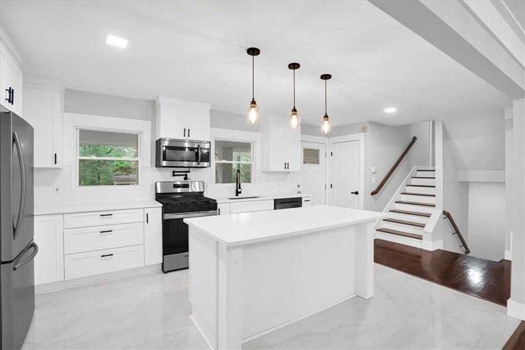 2271 Cresta Drive