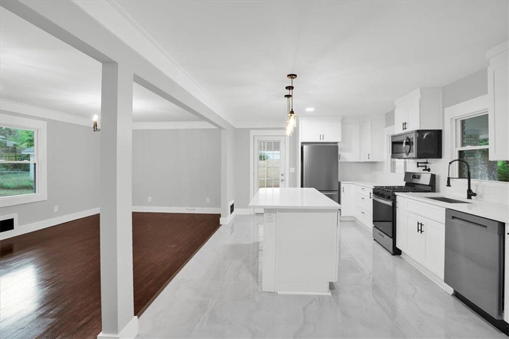 2271 Cresta Drive