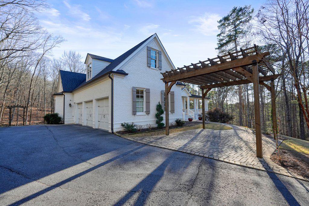 840 Greymont Circle NW