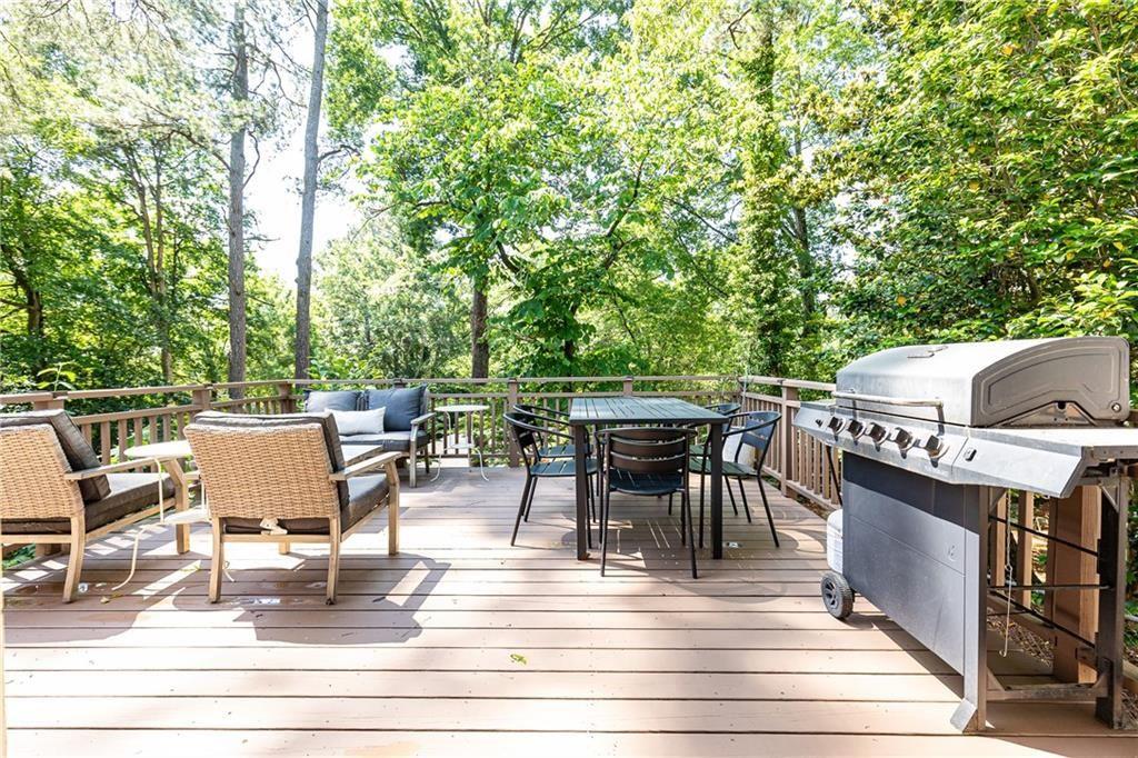 1295 Lindenwood Lane NE