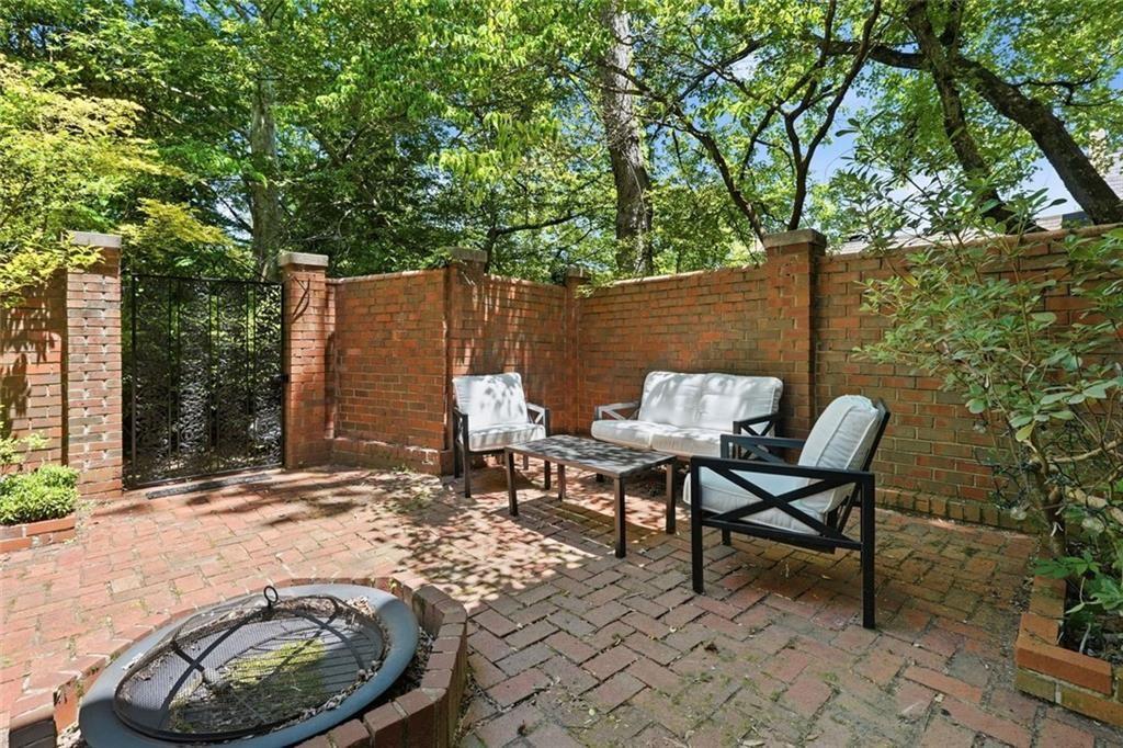 425 Jefferson Circle NE