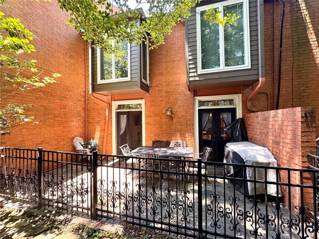 17 Willow Glen NE