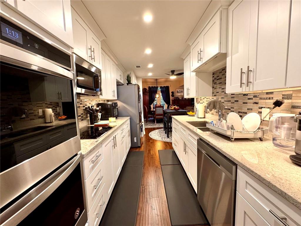 17 Willow Glen NE