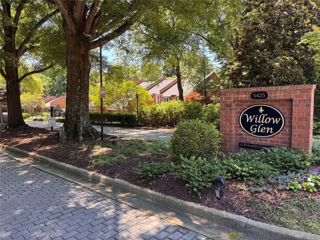 17 Willow Glen NE