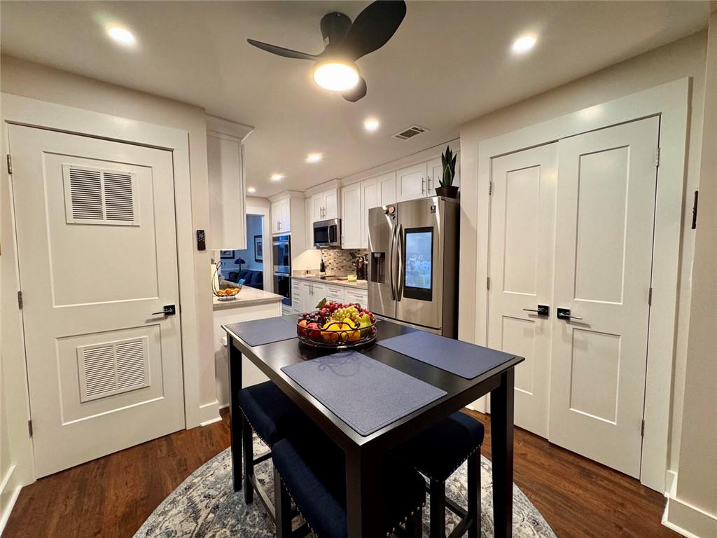 17 Willow Glen NE