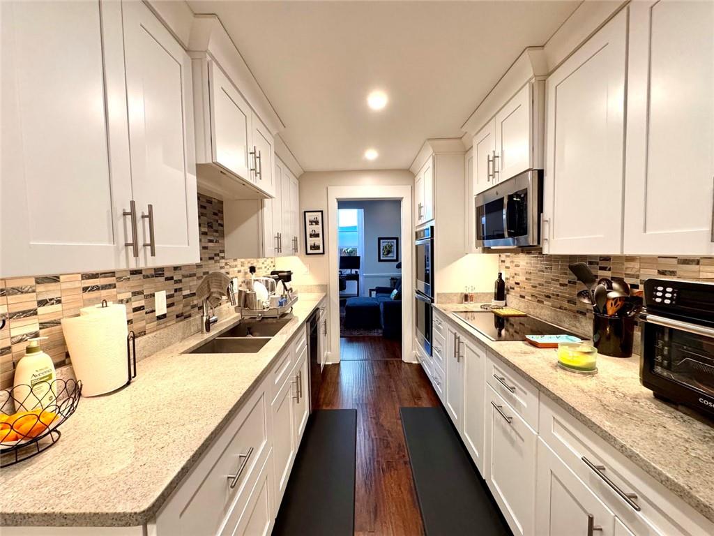 17 Willow Glen NE